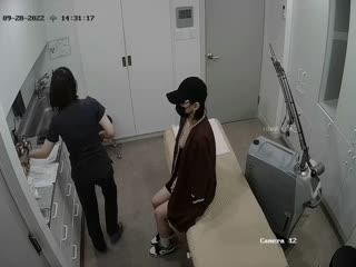 自拍,偷拍,泄密【精品TP】整形医院破解摄像头❤️记录隆胸整形医院医生检查妹子胸型