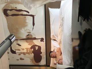国产自拍老婆周日加班和她的闺蜜酒店开房啪啪玩得正爽媳妇来短信了闺蜜想夺过手机看短信内容