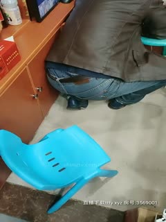 国产直播离异少妇勾引路人甲乙丙：你敢不敢啊寻找刺激，这是大街啊，老板我没有带纸，想麻烦你带点纸进来，刺激刺激！