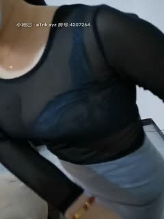 国产自拍强上卖水果的小姑娘