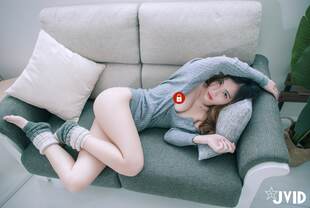国产自拍JVID-美乳女神Jessica到友人家看貓被強制高潮！的啊