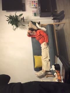 国产直播极品美熟女,小伙约艹左右的美熟女,接吻摸逼,吃鸡艹逼,招式繁多,战场漫房间,叫声震天 - 无套内射视频