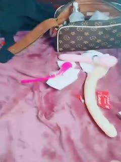 国产直播【骚妈带着两个女儿一起大秀直播】全程露脸好刺激黑丝情趣装诱惑吃奶舔逼AV棒自慰骚穴嫩的出水还没毛的!