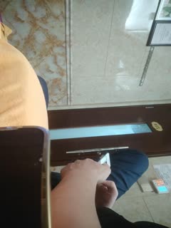 自拍,偷拍,泄密4.27新片速递《小马寻欢》足浴会所撩妹差点被学生制服靓妹套路，深夜才搞成个女技师体验莞式一条龙服务