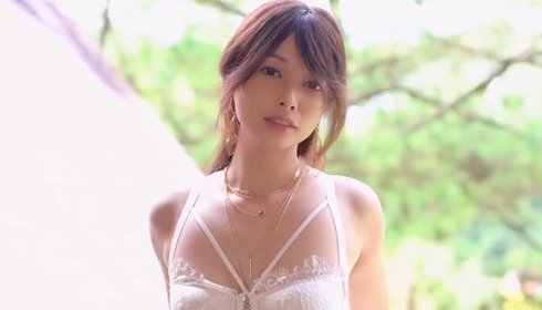 国产自拍极品嫩模的极致诱惑！在野外露台亮出出漂亮白虎！