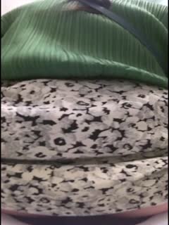 自拍,偷拍,泄密最新流出写字楼坐厕偷拍白领姐姐上厕所嘘嘘绿衣姐姐貌似发现了摄像头对着镜头看来看去