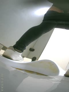 自拍,偷拍,泄密私房十月最新流出商场隔板女厕全景❤️后拍美女尿尿2侧拍碎花裙气质高跟美女性感的逼逼