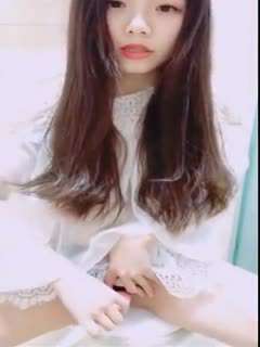 国产自拍美少女自拍福利小视频大白奶子很是诱惑道具自慰