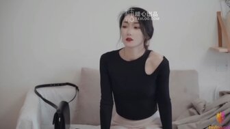 麻豆AV騷氣小姨子多乙 吸吮肉棒勾引姐夫偷情