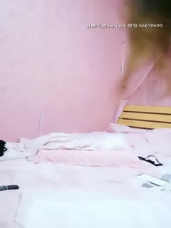 国产直播非常有味道的新娘，露脸很有情趣自己在家玩滴蜡，情趣新娘装扮，道具摩擦嫩嫩洗澡秀，各种淫声荡语诱惑