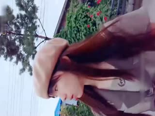 国产自拍与可爱娇羞女友野外露出性爱