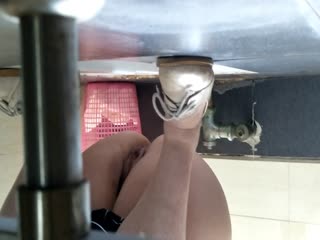 自拍,偷拍,泄密看完逼问路拍脸：猫儿头饰小胖妞鲜嫩欲滴的无毛蜜穴真想推倒办了她