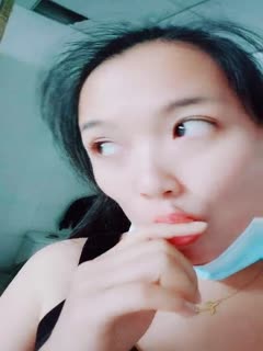 国产直播看了秒硬的户外主播，逼里塞着跳蛋跑到学校操场发骚，跑进男厕露脸全裸大黑牛自慰骚逼，站着尿尿揉奶玩逼