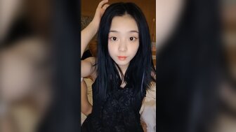 国产直播主播直播雪白嫩妹夢涵和閨蜜經輪流亂P 操到白漿長流
