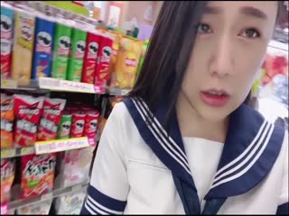 国产自拍肉弹冲击台湾风韵爆乳尤物▌嫚嫚▌体验超短裙嫩嫩塞入跳蛋不穿内裤逛街下体嗡嗡响观察路人反应轻声呻吟跳蛋湿透了