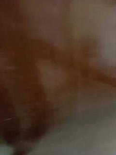 国产自拍【清纯女闺蜜】背着婊妹勾引她性感的闺蜜，婊妹在睡觉对闺蜜不断撩骚挑拨强硬扒光，大鸡巴直接上打着灯草给狼友看精彩刺激
