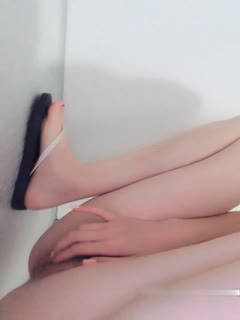 国产直播逼逼非常粉嫩颜值不错妹子自慰秀全裸椅子上小振动棒自慰高潮出白浆很是诱惑喜欢不要错过