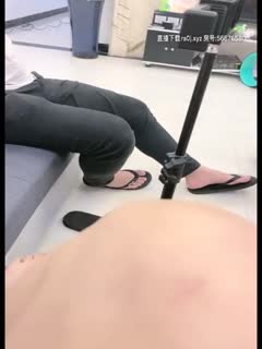 国产直播『人间水蜜桃』五人淫乱啪 猜拳游戏输的脱衣服 两男两女对抗战 浪叫声一个比一个高昂