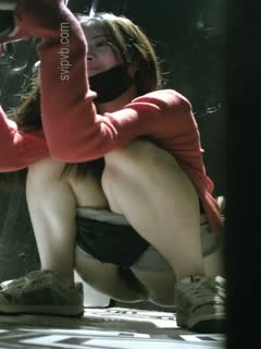 自拍,偷拍,泄密夜店女厕偷拍 颜值不错的红衣美女 BB有点黑