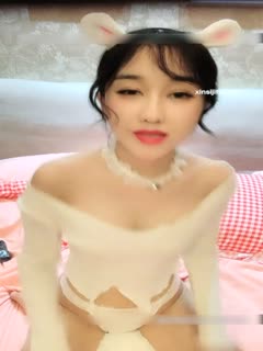 国产直播超高颜值网红美女小白兔高价房票自慰大秀美乳粉穴叫声非常诱人画面很有撸点对白淫荡4V4