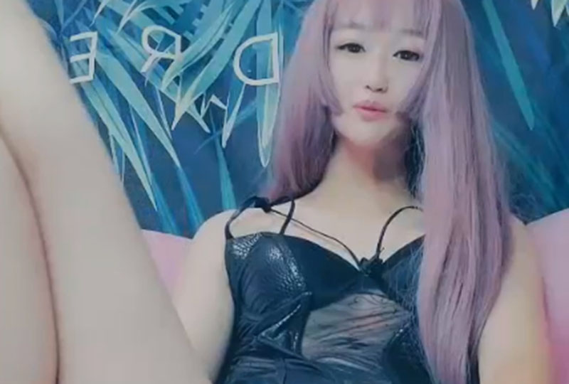 国产自拍美萌妹子享受大黑牛震动!