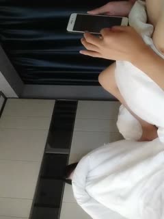 自拍,偷拍,泄密双帅探花约草颜值不错的人妻少妇，给她穿上黑丝抠她骚穴，享受少妇的口活好棒，主动上位玩她骚奶子干她两炮