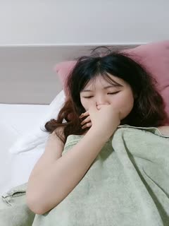 国产直播年轻人的淫乱聚会激情派对，露脸口交大鸡巴年轻粉嫩，口交大鸡巴让几个小哥轮草抽插，有的逼毛都没长齐刺激