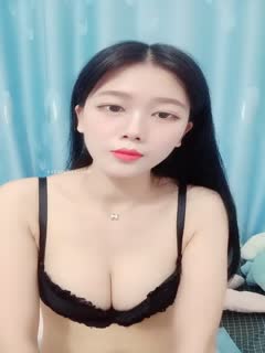 国产直播好美好纯好养眼~鲛儿~：漂亮的乳房，啊啊哥哥想要，道具自慰！高潮狂喷水~垫巾都湿了，这叫春声酥死人！