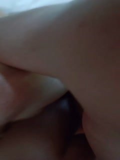 国产直播酒店里面单男约个熟女级别的美少妇，无套啪啪做爱全过程，叫声很刺激