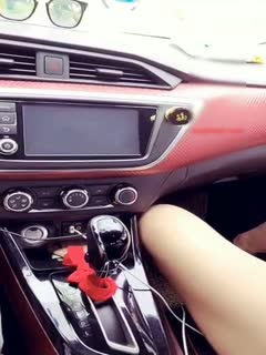 国产自拍现在的主播胆真肥美女主播r8和姨夫大白天直接把车停在路