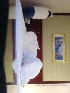 国产直播【胖叔探花】酒店约啪上门兼职嫩妹，点名要个年轻的，身材不错大长腿颜值高，骚得很主动求日求操观音坐莲