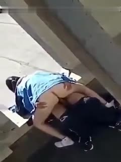 自拍,偷拍,泄密高中生情侣阳台偷吃禁果,戴眼镜的女孩果然非一般骚，光天化日之下玩刺激的！