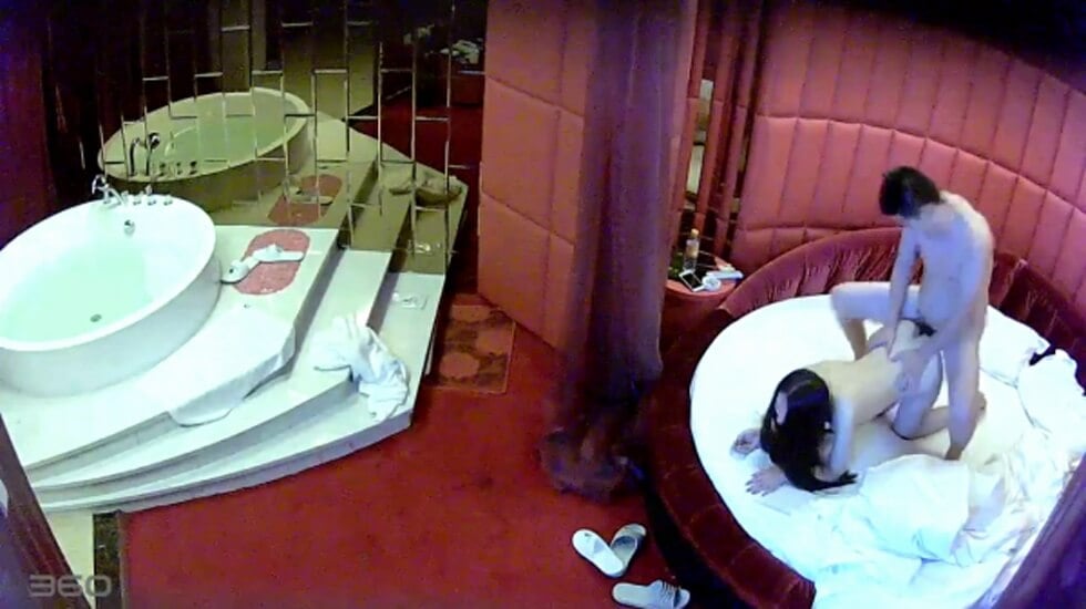 国产自拍部门领导与单位妹子偷情很会玩鸳鸯浴水里啪啪回床抓头发猛干尖叫说快射我不行了!