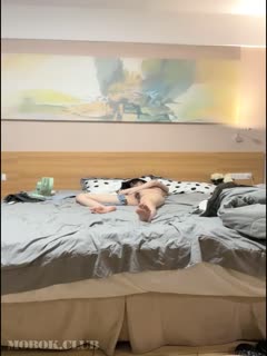 自拍,偷拍,泄密女人最嫩就这几年,开房带醉酒OO后学妹,半推半就慢慢脱下衣服,酥胸小嫩B堪称极品