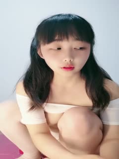 国产直播淫水超多的小年轻妈妈：娃儿放娘家了，老公外出打工， 自己在家直播捞金，骚水多多，肉棒抽插，流太多淫浆液了！