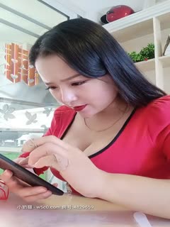 国产直播诱人绿播新娘妆全程露脸成熟有味道，风骚的大奶子骚屁股镜头前揉捏奶子自慰逼逼呻吟，表情好骚精彩不要错过