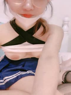 国产直播草莓萝莉酱~奶头好痒，B水流了一床，浑身寂寞瘙痒，自摸自慰插出白浆~高潮不断~激情诱惑,撸管必备！！