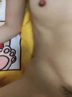 国产自拍【清纯女神】牛仔短裤大长腿贫乳美女和炮友居家啪啪，近距离特写口交舔屌，翘起屁股舔逼后入撞击美臀，毛毛修剪过掰穴诱人