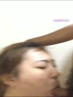 国产自拍闺蜜女友王东瑶性感黑丝诱惑纹身男友浴室干到床上手持近景拍摄这种丝袜看到就想操