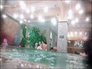 自拍,偷拍,泄密澡堂子内部员工偷窥多位白白嫩嫩的少妇沐浴更衣