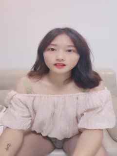 自拍,偷拍,泄密露脸跟狼友发骚互动精彩小秀，刷礼物提要求，看奶子看逼逼掰开看特写...