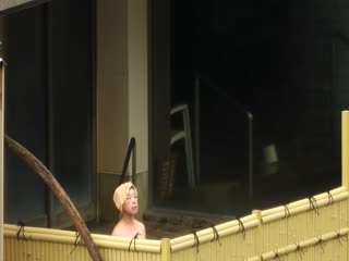 自拍,偷拍,泄密4月新流女子室外温泉洗浴长焦高清偸拍脱得精光各种年龄段的妹子们泡澡亮点太多了极品身材白虎逼美少女是焦点2