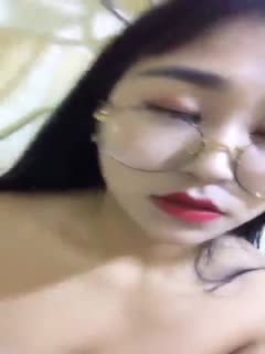 国产自拍【国产】网红巨乳主播蛇哥戴着金丝眼镜挺有文化范的剪完逼