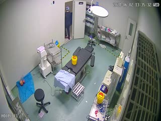 自拍,偷拍,泄密医疗美容中心破解偷窥做全身抽脂的少妇⭐过程感觉挺吓人的3