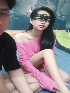 国产直播小迷妹呀-：男主都不刷牙不想亲他，我也觉得我的奶子好漂亮，就是有点重啊！