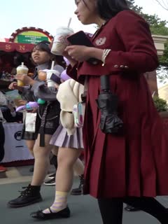 自拍,偷拍,泄密【精品❤️CD】YZWCD系列 偷拍妹子裙底8人次 妹子丁字裤、蕾丝内内 夹得非常紧！都镶进了屁沟里