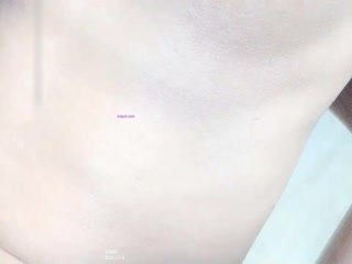 自拍,偷拍,泄密柔软气质小姐姐脱掉黄色风衣后没想到身材真不错，超短裙前凸后翘，这挺翘屁股看的肉棒硬起来骑乘抽送【水印】