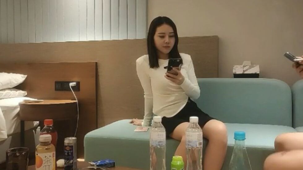 国产自拍3000网约高端外围女神沙发啪啪,极品身材一对美乳超诱人娇喘连连