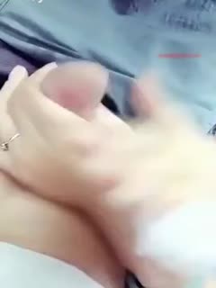国产自拍【国产】现在的主播胆真肥美女主播(R8和姨夫)大白天直接把车停在路边给司机舔鸡巴露出个逼逼很性感
