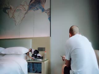 自拍,偷拍,泄密【良家故事】，偷拍，网恋 新认识中年女吃饭 酒店聊天，男主心想躺在床上因该能操了_20220702_122522